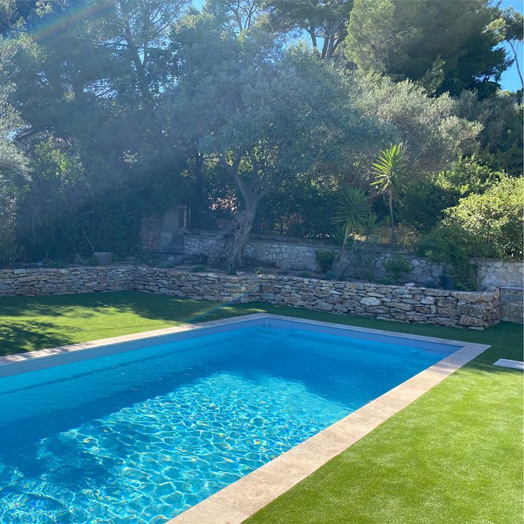 Pose de gazon © Le Castor des Pins Pose de gazon © Le Castor des Pins