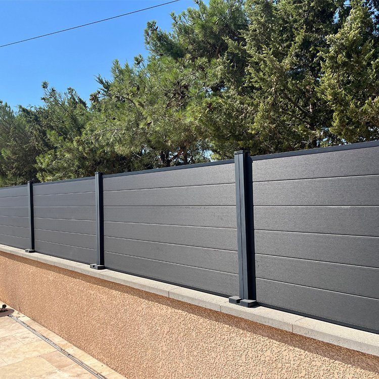 Clôture © Le Castor des Pins Clôture © Le Castor des Pins